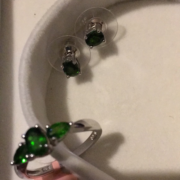 Gorgeous and affordable earrings and ring set - Picture 4 of 4